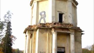 preview picture of video 'Гатчина. Исторические памятники. Башня (руины)'