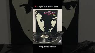 Daryl Hall &amp; John Oates: Unguarded Minute.