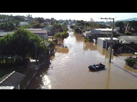 Veja imagens da cheia do Rio dos Sinos no bairro Canudos, em Novo Hamburgo