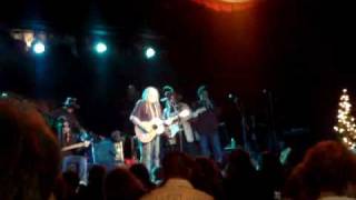 Willie Nelson Christmas at the Corner