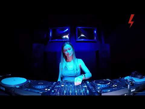 The Blue Oyster: Mia Twin / 29.10 / 18 - 19