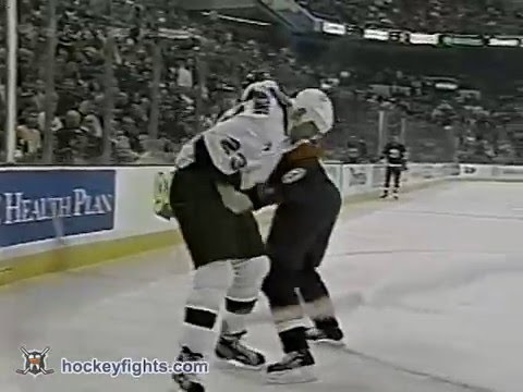 Eric Cairns vs Steve McKenna
