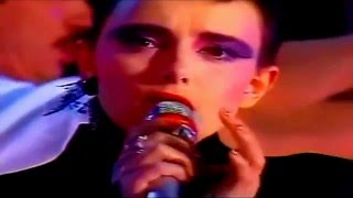 Jeanne Mas - Toot Toot Première Fois (Official) Ft. Les Charlots