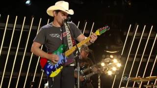 Brad Paisley   Working On A Tan CMA Fest 2011