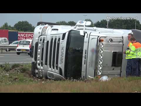 Tankwagen op de kant a28 Meppel - Staphorst
