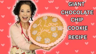 GIANT CHOCOLATE CHIP COOKIE  #subscribe #recipe #new #video #trending #fun  #food #canada  #love