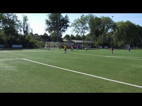 VSC F1 - Saestum F3 gaat van start. Jakob scoort 1-0.