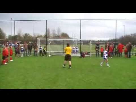 Penalty van Daniel naafloop van de wedstrijd SVO F5 - AFC F8