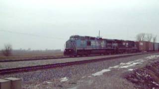 preview picture of video 'Conrail & NS boxcar train at WB Junction outside Carrollton, MO'