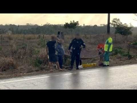 Trailer se solta de veículo e atinge moto, deixando mulher ferida em Carlinda