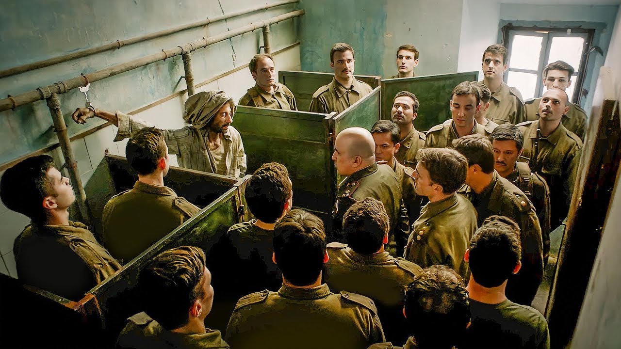 This Prisoner Is So Dangerous That All The Guards Have To Watch Him Even When He's In The Bathroom