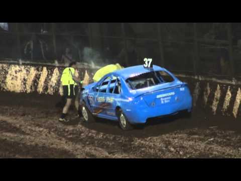 Modified Sedans: Craig Franz Crash - Kingaroy Speedway