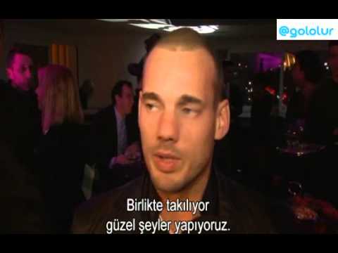 Sneijder:Kıvançla birlikte playstation oynuyoruz.