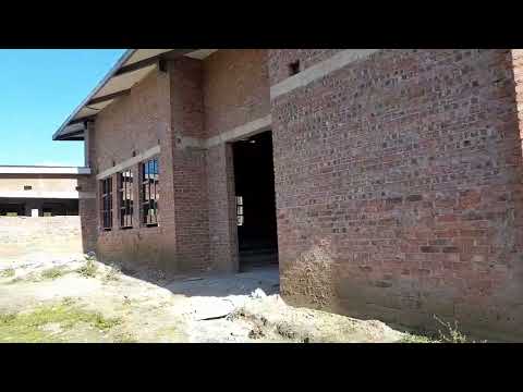 House Tour | Trellis & Sliding Doors