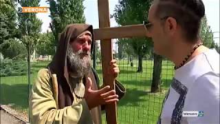 Fratel Biagio, a piedi con la croce per portare la pace