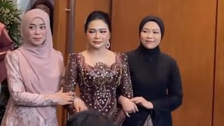 Download lagu Lesti & Selfi's Touching Engagement with Rara at Their Engagement Event mp3 Download lagu Lesti & Selfi's Touching Engagement with Rara at Their Engagement Event mp3