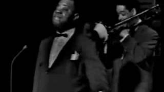 Louis Armstrong- A Kiss To Build A Dream On [1962] Live