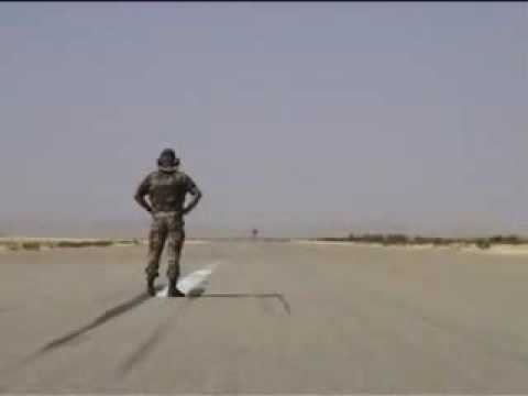 Tiefflug über Landebahn