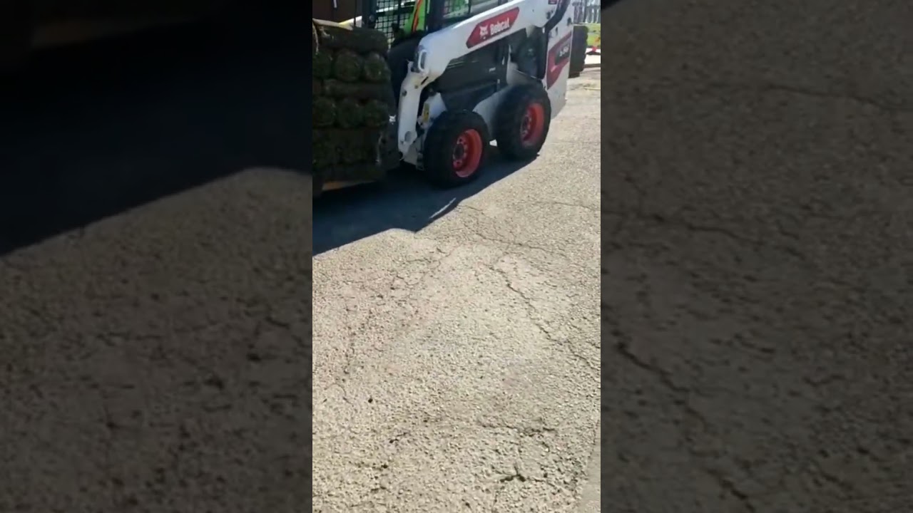 #flattire #bobcat #construction #edmonton #alberta #canada 🇨🇦 #flipaclip #youtubeshorts #2023 #like