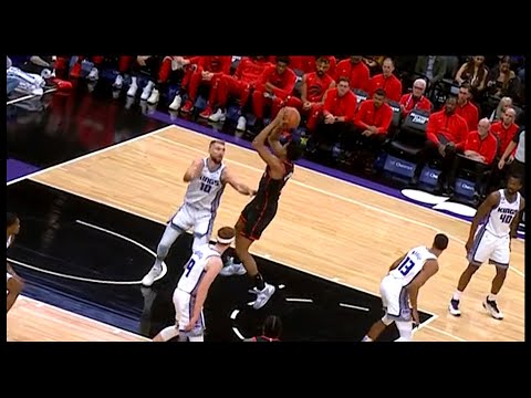 Scottie Barnes stops & pops over Sabonis - Raptors vs Kings | 1/25/2023