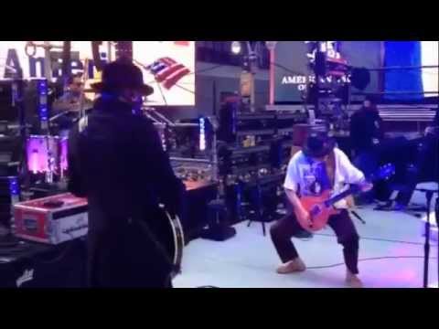 Carlos Santana And Tomi Martin- Let It Be Live In Times Square