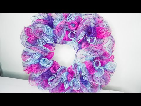 DIY: Poofy Curly Deco Mesh Wreath || Quick and Easy