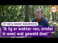 Klaas wandelt met oud-commandant Mart Kruif door De Achterhoek