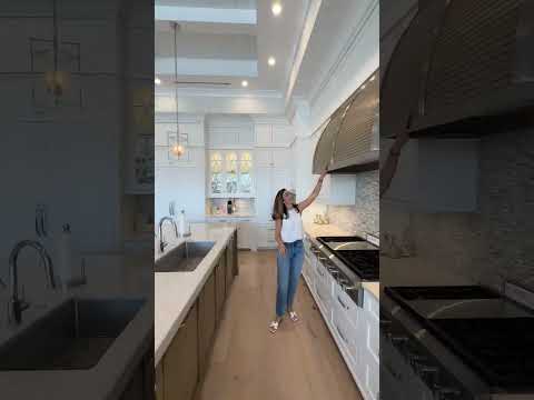 Welcome to 320 Devils Bight! - The Agency