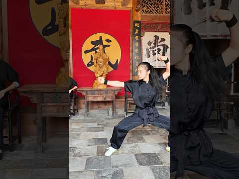 小姑娘这拳耍得太飒了！功底扎实眼神带劲，武术的精气神直接拉满！ #huangyanmartialarts #kungfu