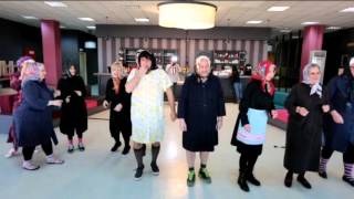 stay alive  pre movie [ Σατυρικό ]