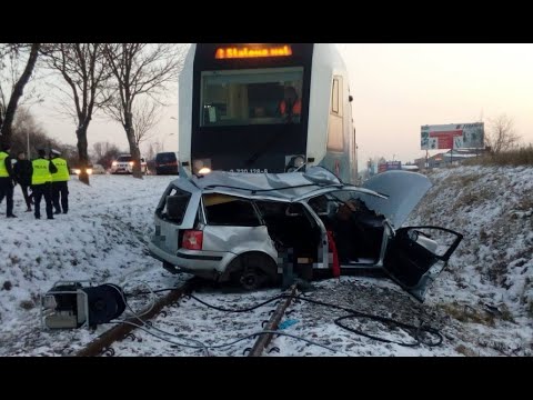Przejazd kolejowy to idealne sito na idiotów