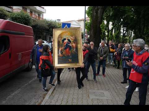 L'arrivo alla Rotonda del quadro della "Madonna che scioglie i nodi"