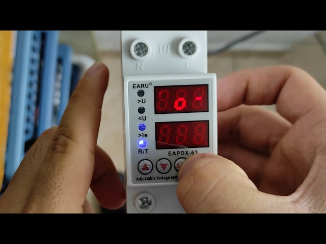 Vídeo relacionado con Jadeshay Protector de corriente dual digital 2P sobre/bajo voltaje, Dispositivo inteligente AC230V 63A