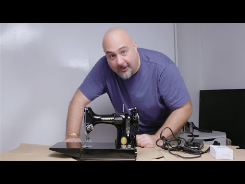 A look at my Singer Featherweight 221, and some cleaning!