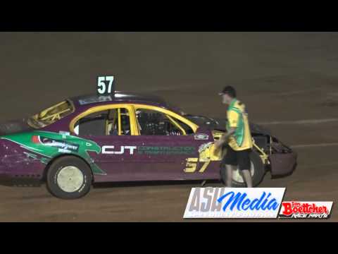 Production Sedans: Laidlaw and Musarra Crash - Moora Speedway