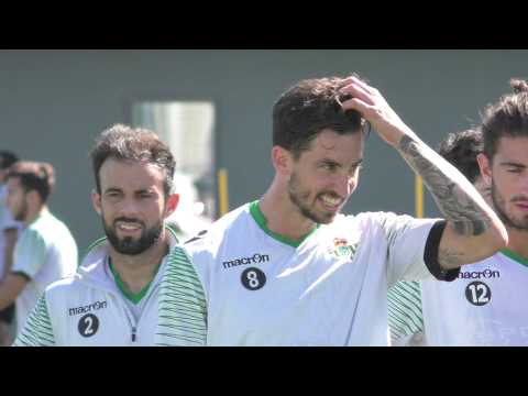 Imágenes de Vincenzo Rennella, futbolista del Betis, durante el entrenamiento verdiblanco