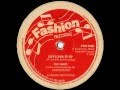 DEE SHARP & THE INVESTIGATORS - Let's dub it up + version horns (1980 Fashion records)