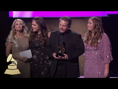 Hillary Scott & The Scott Family Win Best Contemporary Christian Album | 59th GRAMMYs