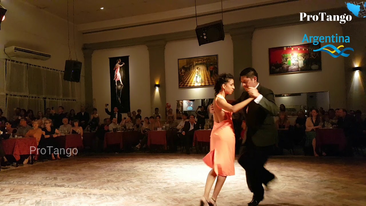 Bailando tango con orquesta en vivo, Verónica Rue y Pablo Daniel Martinez