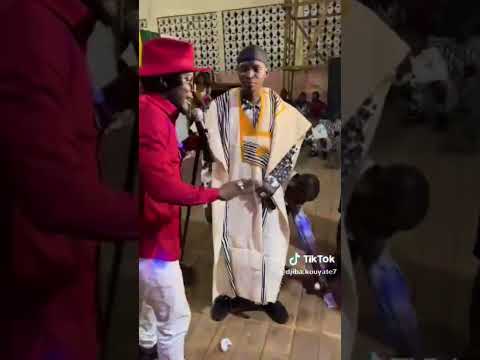 Manden Fodé mon 2e concert j'ai été présenté par le grand griot de Manden Djiba Kouyaté