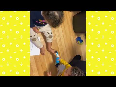 Little Leon gives his twin sister foot massage 🥰😆