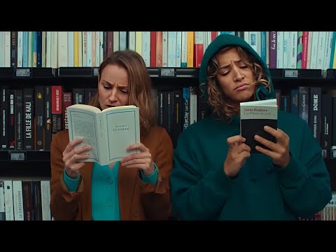 Two Girls Decide To Live A Month Without Phones To Cure Their Social Media Addiction