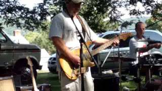 Flipper Dave on Eastover lawn 9/09