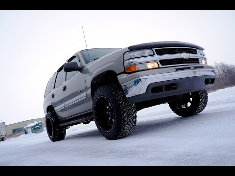 RealView - Leveled NorCal 2000 Chevy Tahoe w/ 20" Moto Metal 970s & 33" Atturo Trail Blade M/Ts