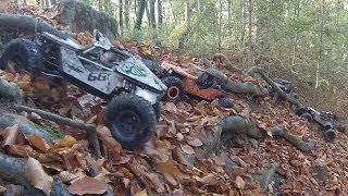 preview picture of video 'Axial Rock Racer Wraith and Honcho in the forest'