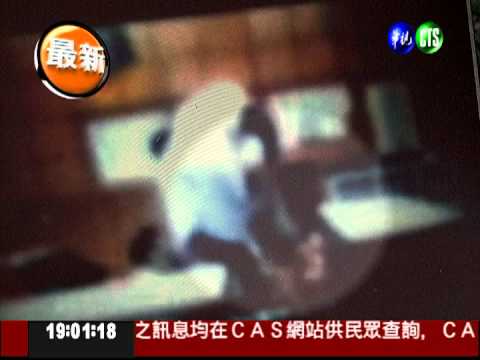 2歲童太不乖? 師狠抓手臂拎半空