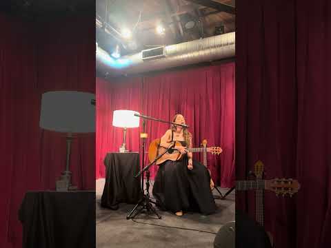 Natalia Lafourcade - Pasan Los Días (Secret Show, 08/02/23)