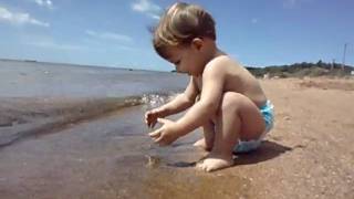 preview picture of video 'João Victor na praia de Santa Cruz / ES'