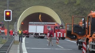 preview picture of video 'Einsatzübung im Autobahntunnel Schwarzer Berg bei Eltmann / A 70'