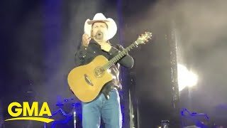 Garth Brooks sings &#39;Mom&#39; in emotional tribute to honor fan&#39;s late mother | GMA Digital